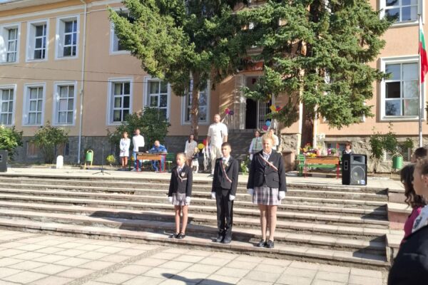 На добър час! Нашето училище отвори врати за новата учебна година